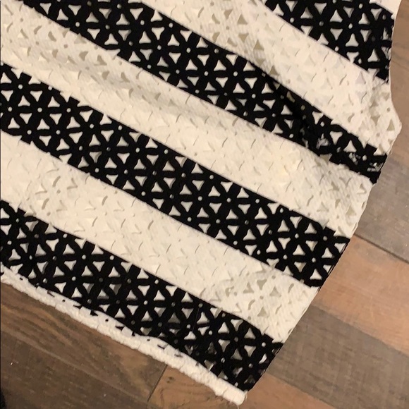 NWT Francesca’s Collection Eyelet Top - Picture 3 of 4